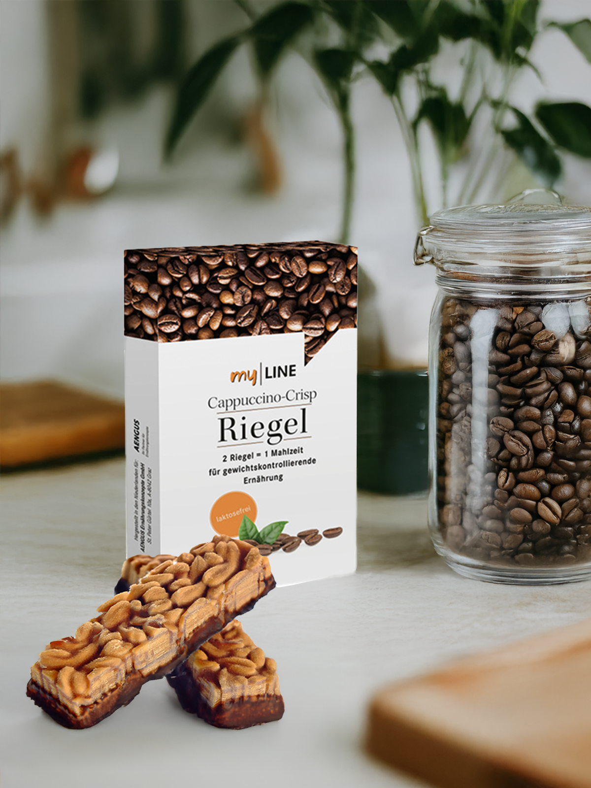 Eine Packung myLINE Riegel Cappuccino-Crisp und Riegel
