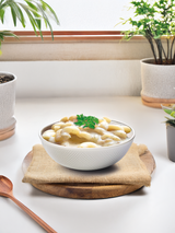 Eine Schüssel mit cremiger Pasta nach Carbonara Art zum Abnehmen