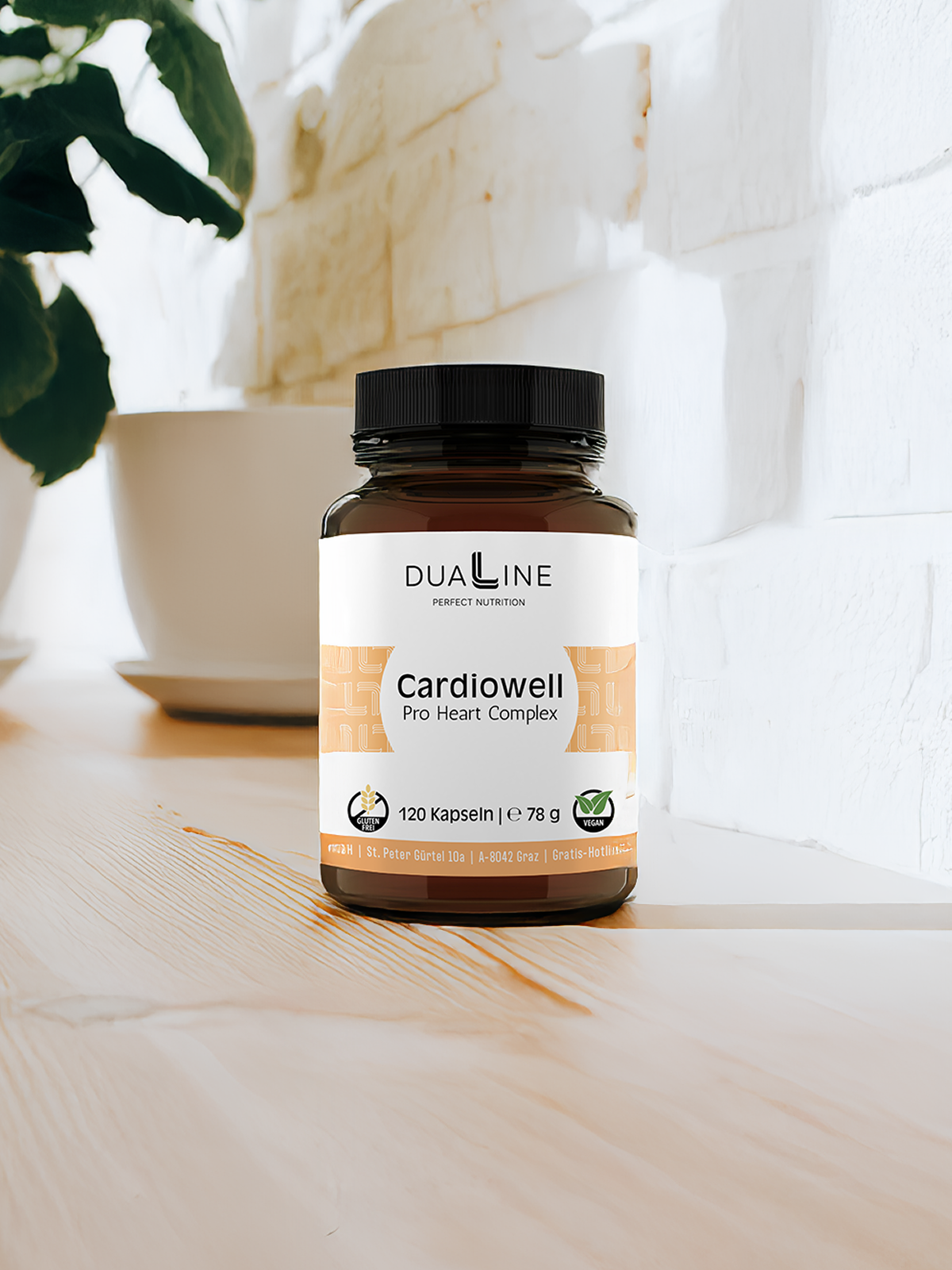 Eine Dose DUALINE Cardiowell - Pro Heart Complex das die Herzfunktion, Blutgefäße und Energiestoffwechsel unterstützt auf einem Tisch