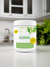 Eine Dose duobiota mit Ballaststoffen für die Ernährung steht auf einer Küchenanrichte