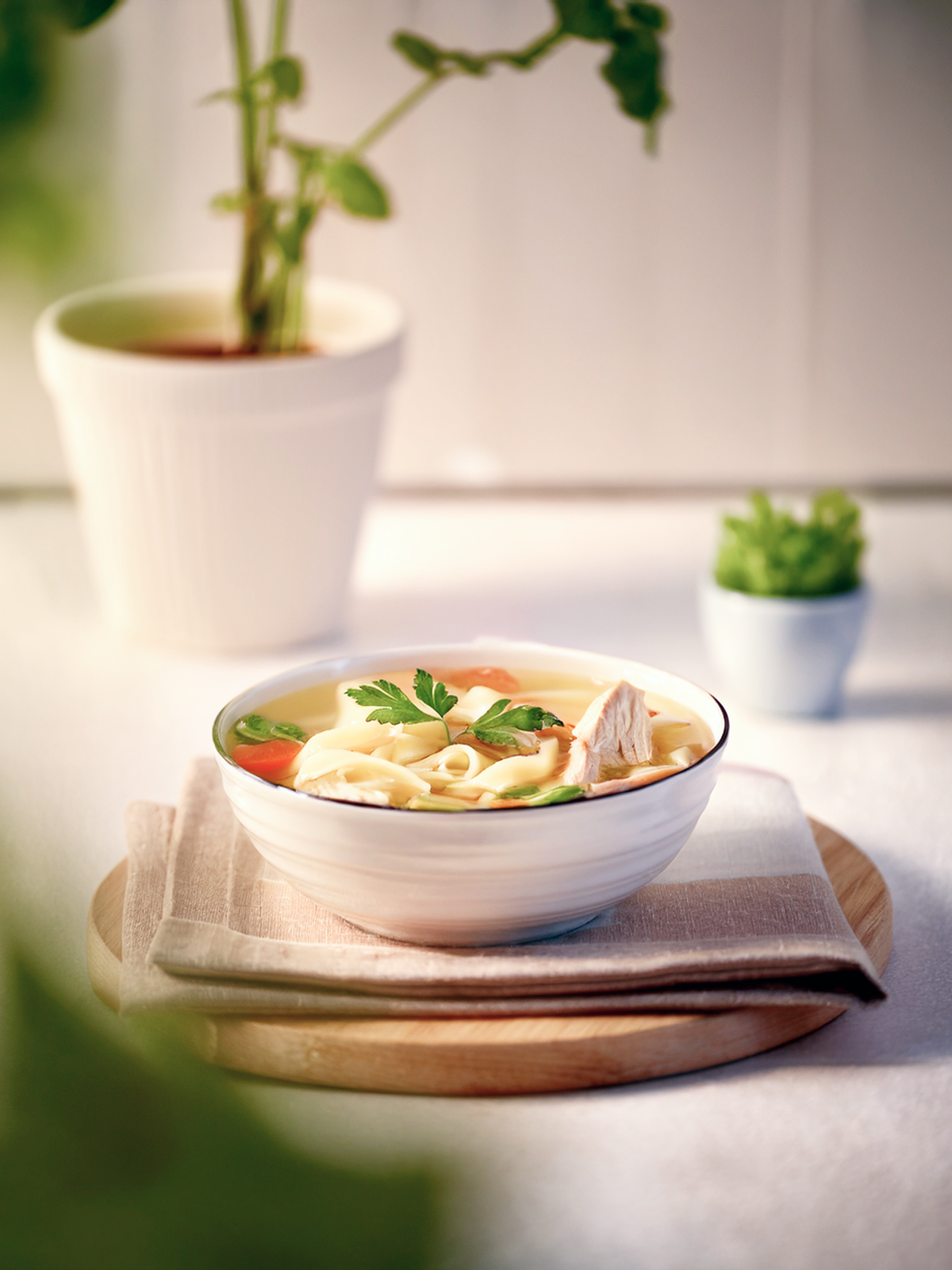 Nudelsuppe zum Abnehmen mit Gemüse und Fleisch